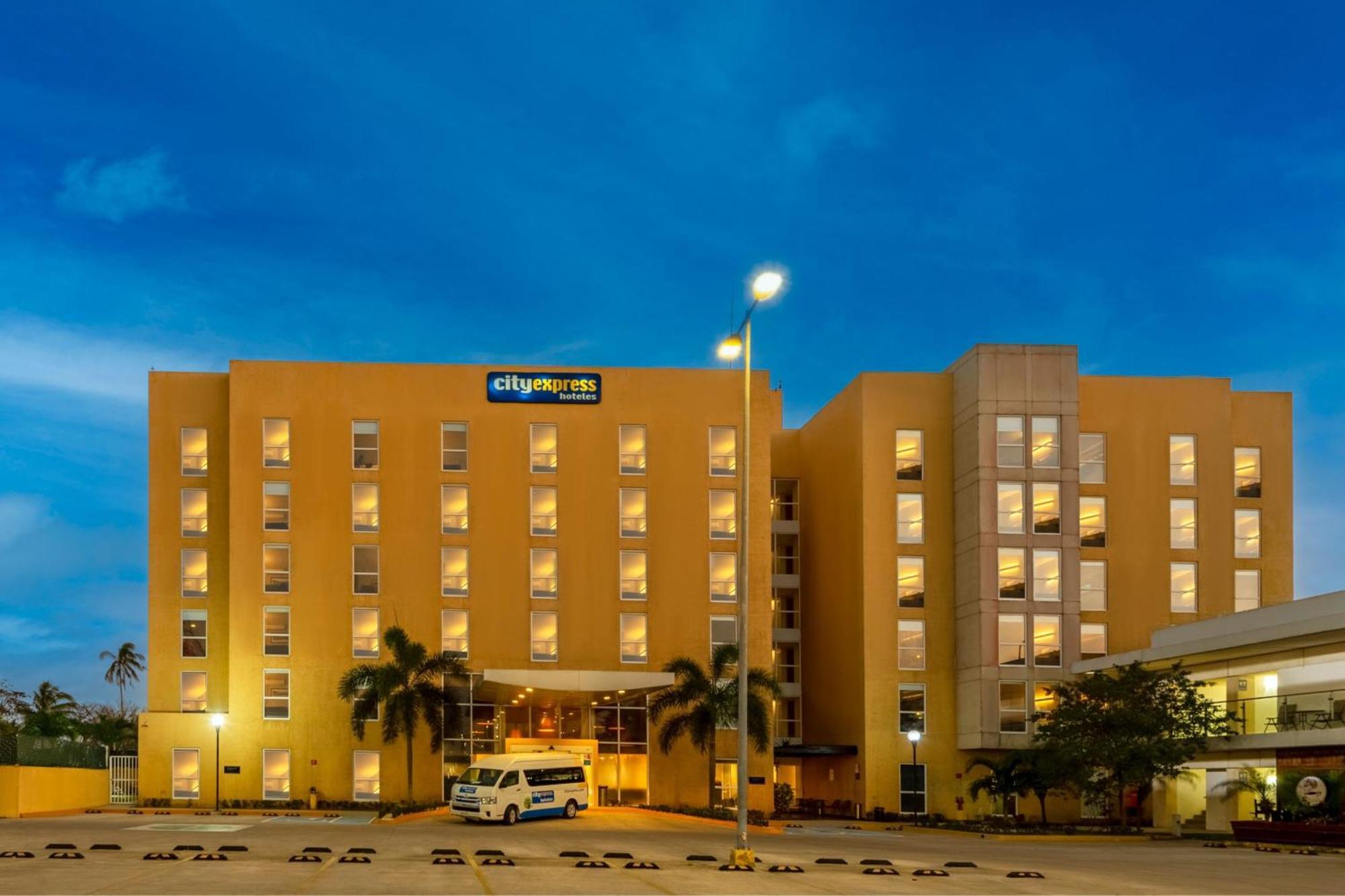 City Express By Marriott Paraíso Buitenkant foto